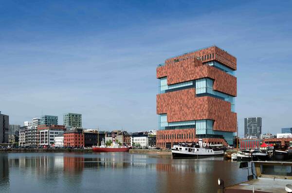 Le bâtiment du MAS au bord de l'eau